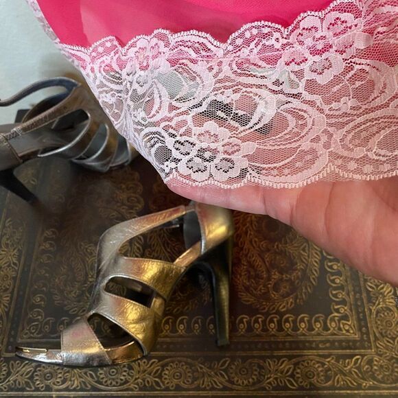 Tahari Shasta Gold Leather Stiletto Sz 6 - Picture 4 of 10